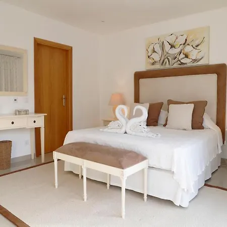 Sleeps 6 Pool Air Con Wifi Villa