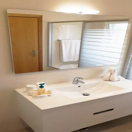 Sleeps 6 Pool Air Con Wifi