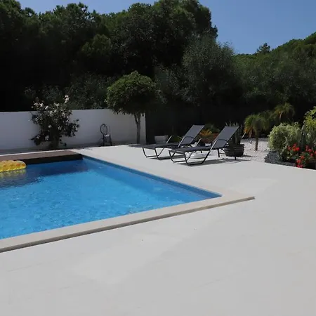 Sleeps 6 Pool Air Con Wifi וילה *